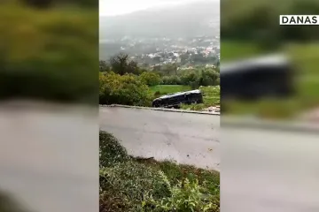 VIDEO Ovo je mjesto gdje je sletio kombi sa školarcima s ceste na padinu, a onda i s druge ceste u provaliju
