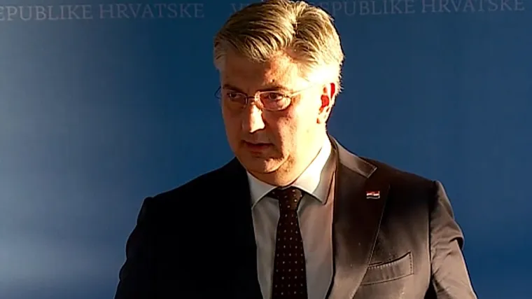 Premijer o prosvjedu poljoprivrednika: 'Vjerojatno su plaćeni i instruirani'; O aferi na Geodetskom fakultetu: 'Ministrica i ja ne lažemo!'