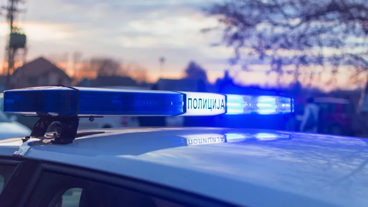 Strava ispred tehničke &scaron;kole u Beogradu: Učenik (17) nožem izbo kolegu (16), prevezen je u bolnicu