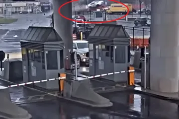 Pogledajte kako je Bentley na američko-kanadskoj granici letio 160 kilometara na sat prije nego što je eksplodirao