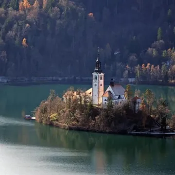 Zimska čarolija samo 140 km od Zagreba: Vodič za advent na Bledu