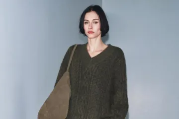 Džemperi s pletenicama: Bezvremenski klasik za chic zimske kombinacije