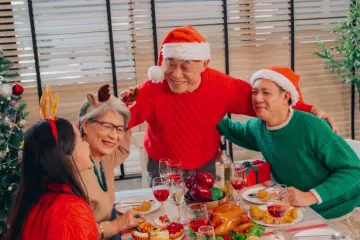 Od rolanja do prženih gusjenica: 10 najneobičnijih božićnih običaja diljem svijeta