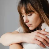 Kad euforija utihne: Psiholo&scaron;ka pozadina tjeskobe u siječnju i kako je olak&scaron;ati