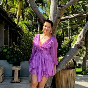 Nina Badrić uživa u raju na zemlji: Mini haljina koju nosi stoji joj kao salivena