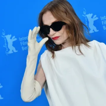 Besprijekorna Isabelle Huppert: U 73. godini jo&scaron; jednom dokazala za&scaron;to je modna ikona
