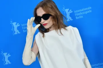 Besprijekorna Isabelle Huppert: U 73. godini jo&scaron; jednom dokazala za&scaron;to je modna ikona