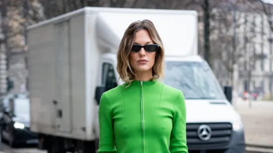 Milanske ulice diktiraju trendove: Heklane haljine, &scaron;tikle, srebrni sjaj i proljetne nijanse