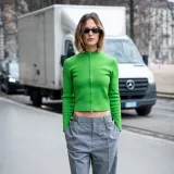 Milanske ulice diktiraju trendove: Heklane haljine, &scaron;tikle, srebrni sjaj i proljetne nijanse