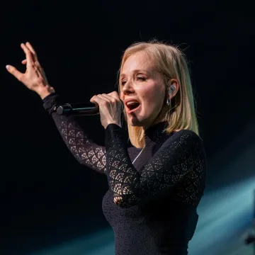 Jelena Rozga slavi 30 godina karijere: Sjećate li se njenog prvog nastupa?