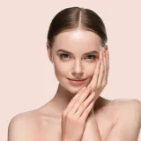 Te&scaron;ki puderi odlaze u drugi plan: Ovo su lagane podloge koje volimo u toplijim danima