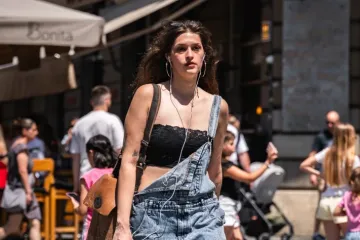 Dvije djevojke, dva lica mode: Grunge 90-ih i romantična elegancija na &scaron;pici