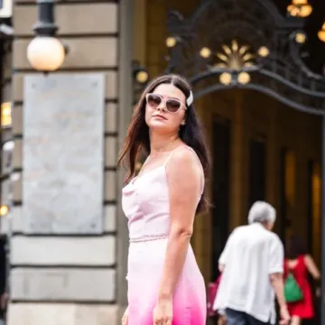Roza stajling sa &scaron;pice ukrao je svu pažnju, no krznene sandale su priča za sebe