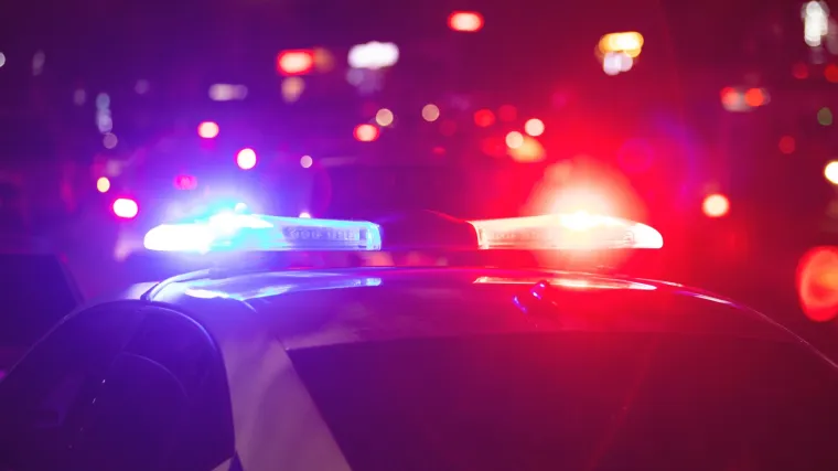 Dječak (14) za volanom dvaput skrivio prometnu nesreću: Najprije je autom udario u prometni znak, a kasnije je sletio u polje