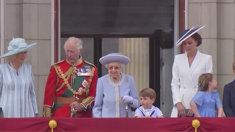 Konačno se doznalo tko je rasist u kraljevskoj obitelji. Izašla je knjiga, ali njezina prodaja ubrzo je obustavljena zbog 'pogreške u prijevodu'