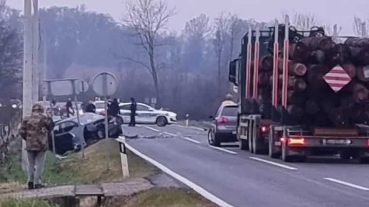 Dvoje ozlijeđenih u prometnoj nesreći kod Bjelovara: Cesta je zatvorena za sav promet