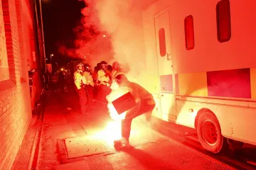 Epilog kaosa na Otoku: Policija uhitila skoro 40 Poljaka zbog nereda koji su zgrozili čitavu Europu