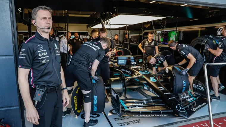 Einhell iza kulisa Mercedes-AMG PETRONAS F1 Team-a