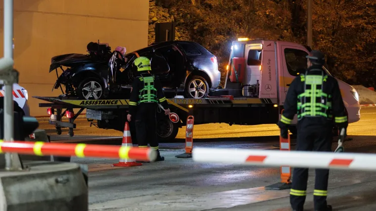 FOTO Dvojica iz smrskanog Audija i dalje se bore za život. Ovo je ostalo od automobila nakon nesreće