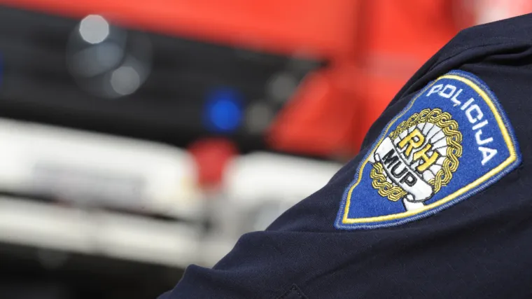 Novi napad na policajce. U Vinkovcima ih napao nožem, jednog ozlijedio