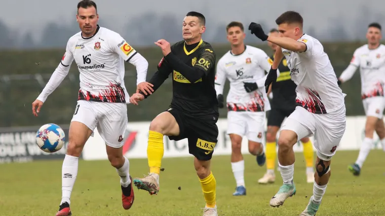 Domaćini u trećoj minuti ostali s igračem manje, ali osvojili bod protiv jalovih gostiju