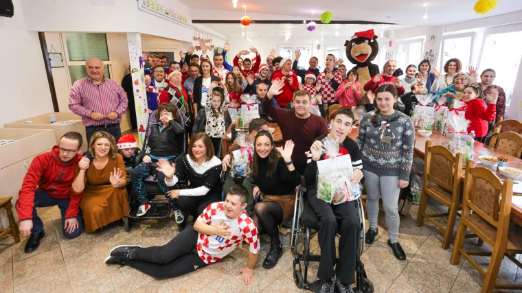 Dominik Livaković i Podravka donirali &bdquo;Veliko srce&ldquo; i sporta&scaron;e s intelektualnim te&scaron;koćama