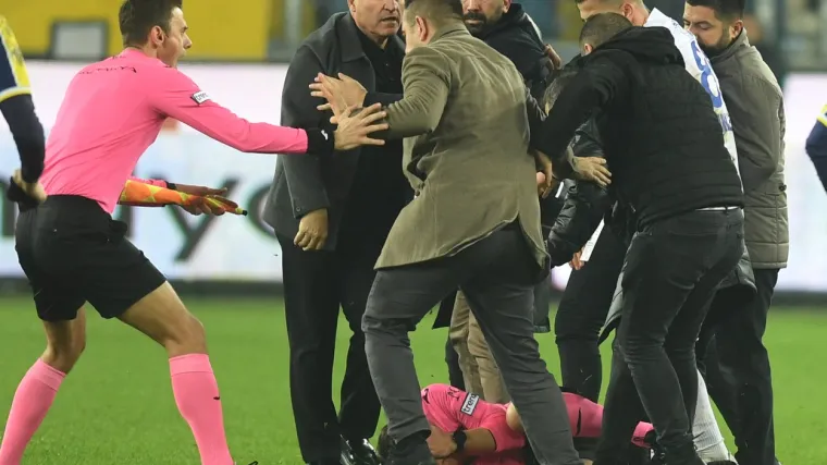 Oglasio se nasilnik o kojem bruji čitav svijet nogometa: 'Ništa ne može objasniti nasilje koje sam počinio, žao mi je...'