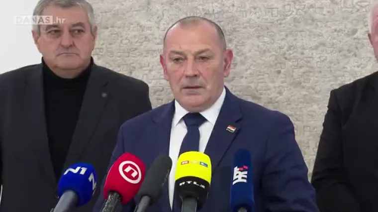 Medved odgovorio Vlahoviću: 'S gnušanjem odbijam sumnje da je bilo pogodovanja ili korupcije. Izmišljotine'