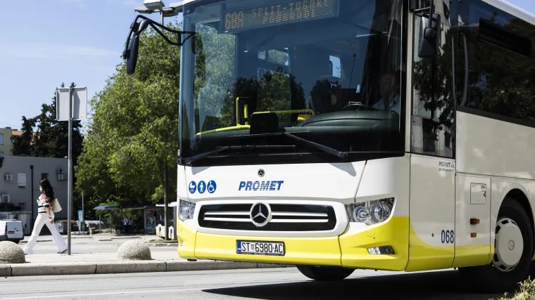 Vozač Prometa u Splitu naglo zakočio, svi putnici popadali po autobusu, a troje je čak zavr&scaron;ilo u bolnici