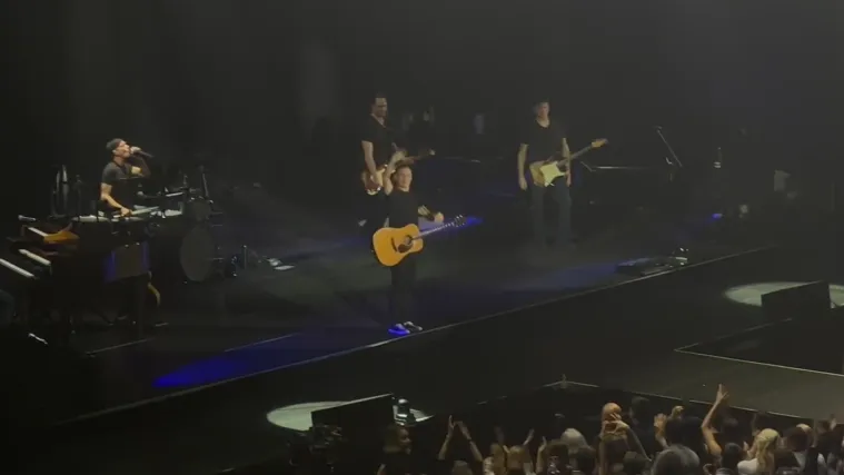 Bryan Adams priredio spektakl u Areni Zagreb: Pogledajte što je poručio na početku koncerta