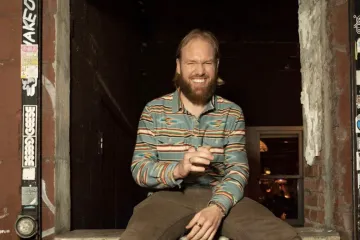 Iznenada preminuo stand-up komičar Kenny DeForest: Nakon pada s bicikla zadobio je teška oštećenja mozga
