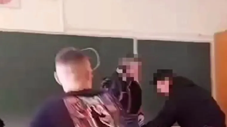 Uhićen učitelj koji se potukao s učenicima, policija objavila detalje; Fuchs: 'Nije mu mjesto u &scaron;koli'