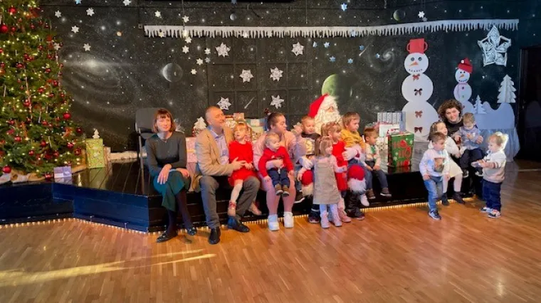 DARUJU LJUBAV ONIMA KOJI JU NAJVI&Scaron;E TREBAJU