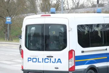 Pijani policajac u Požegi proklizao službenim vozilom i izazvao sudar