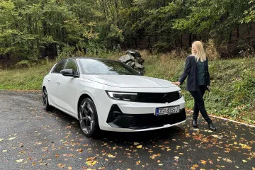 Vozila sam legendarni Opel koji ispaljuje iz zavoja: On je dokaz da malo struje može biti zabavno
