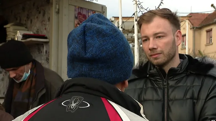 Neki su ručak za Božić čekali u redu pučke kuhinje: 'Srce mi se slama. Ljudi su s obiteljima, a meni je najteže noću. Sam si'