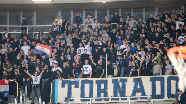 'Ustaše simbolima NDH provocirale Partizan'; Srbi se raspisali o zastavi na tribinama: 'Liga se obrukala'