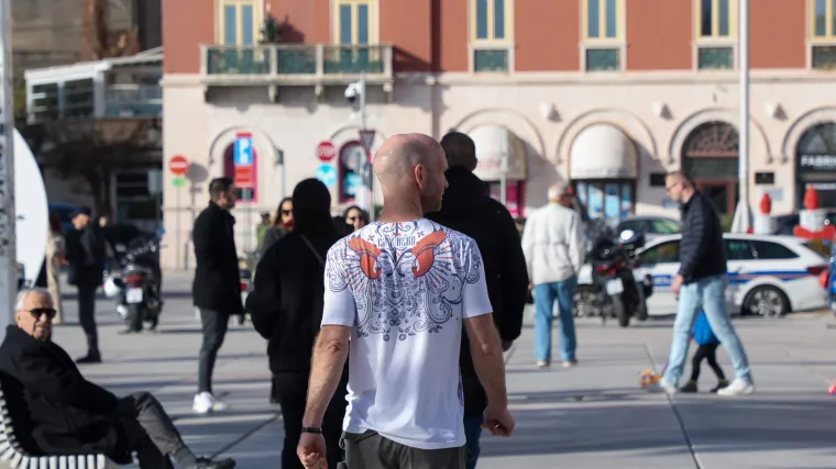 Ujutro magla, ali nastavlja se natprosječno toplo vrijeme. Na moru temperatura ide i do 17 stupnjeva