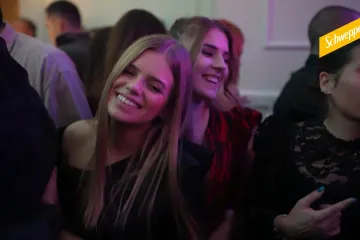 Nitko ne zna prirediti feštu kao Split... Pogledajte atmosferu iz popularnog Antique bara!