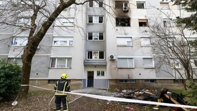 Izbio požar u stanu na zagrebačkom Trnskom: Vatrogasci evakuirali stanare s viših katova, čovjek se nagutao dima