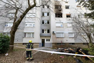 Izbio požar u stanu na zagrebačkom Trnskom: Vatrogasci evakuirali stanare s vi&scaron;ih katova, čovjek se nagutao dima