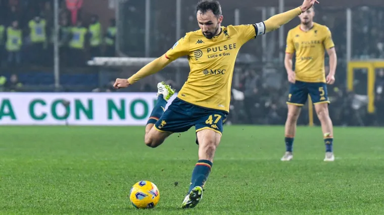 Badelj i družina zaustavili vodeći Inter, u Napulju nastao kaos. Hrvat dobio crveni karton