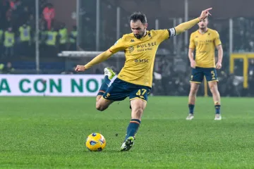 Badelj i družina zaustavili vodeći Inter, u Napulju nastao kaos. Hrvat dobio crveni karton