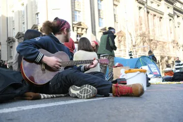 Studenti u Beogradu 'ne mrdaju': Blokirali ulice u centru i ostat će tu 24 sata, a onda tek idu prosvjedovati