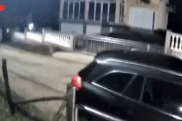 Sve se ljulja: Ovo je snimka nadzorne kamere koja je zabilježila trenutak potresa u BIH. 'Strašno, ne ponovilo se'
