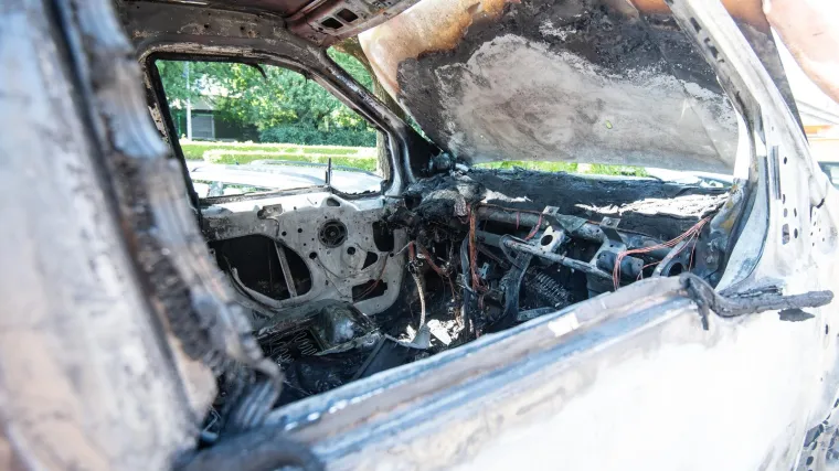 Požar na automobilu u Malom Lo&scaron;inju je podmetnut: &Scaron;teta oko 60 tisuća eura, a motiv osveta?