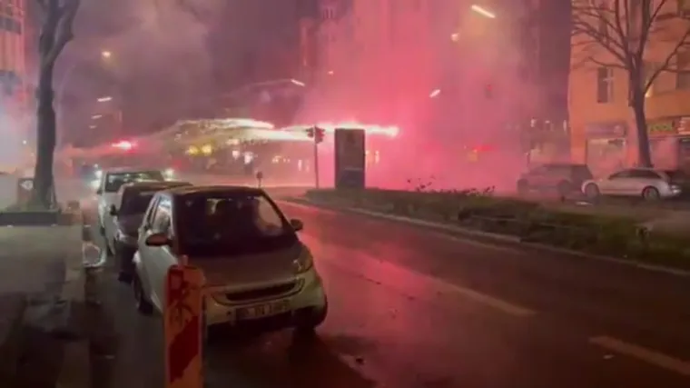 VIDEO Veliki neredi diljem Njemačke na dočeku Nove godine: Građani napali policiji i hitnu. Uhićeno 300 ljudi