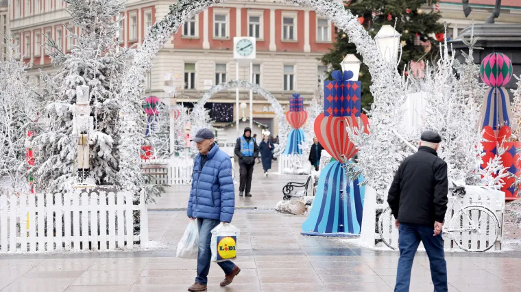 Padat će temperatura, a tijekom dana ki&scaron;a prelaziti u susnježicu, navečer i u jak snijeg. Na moru i olujna bura