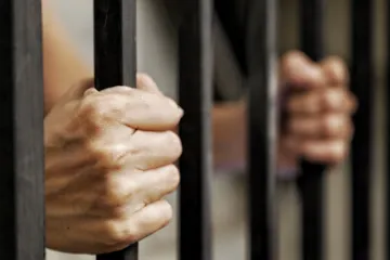 U zatvoru u Dubrovniku pronađen mrtav mladić zvan 'Cobra'  koji je 2 puta opljačkao istu staricu. Pokrenuta istraga