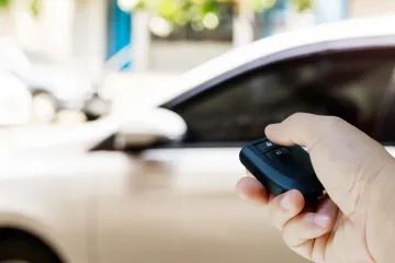 Što kad se smrzne daljinski za auto ili kad se baterija isprazni? Bez panike, postoje tajne koje morate znati